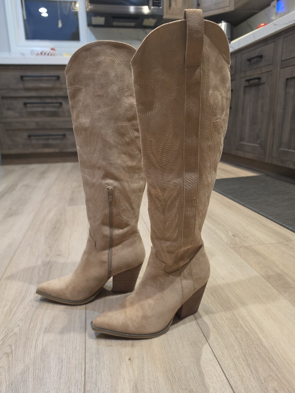 Oasis Society California Tan Suede Western Cowboy Boots Women's Size 9
